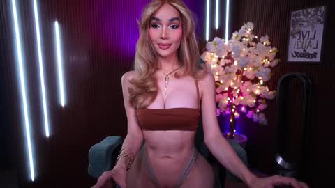 Snapshot of xforyoureyesonlyx chatting on 02-10-26, 02:15 Anne online show from 02-10-26, 02:15