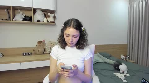 Snapshot of xiaolinx0 chatting on 11-16-25, 01:28 Xiao online show from 11-16-25, 01:28