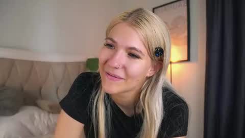 Snapshot of xiaotelchik chatting on 07-17-26, 01:12 Violetta online show from 07-17-26, 01:12