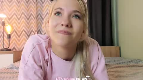 Snapshot of xiaotelchik chatting on 07-23-26, 01:30 Violetta online show from 07-23-26, 01:30
