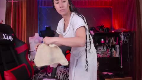 Snapshot of xiaqueen chatting on 05-19-26, 11:49 XiaQueen I M online show from 05-19-26, 11:49