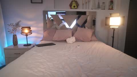 Ximena cortez online show from 02-03-25, 03:20