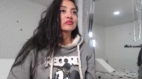 ximena suarez online show from 02-27-25, 04:20