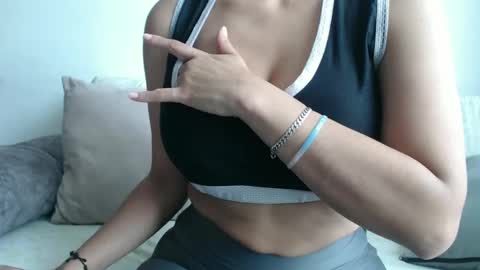 ximena suarez online show from 09-25-25, 02:43