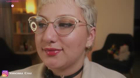 Snapshot of ximenna_cruz_ chatting on 12-20-25, 10:17 Xime Independent Artist online show from 12-20-25, 10:17