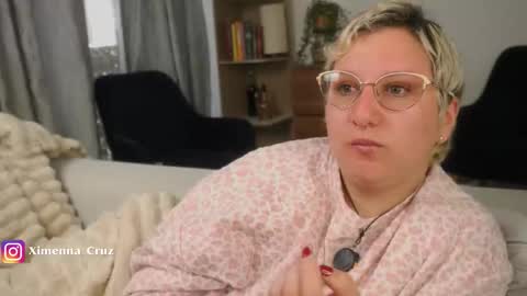 Snapshot of ximenna_cruz_ chatting on 02-04-26, 02:12 Xime Independent Artist online show from 02-04-26, 02:12