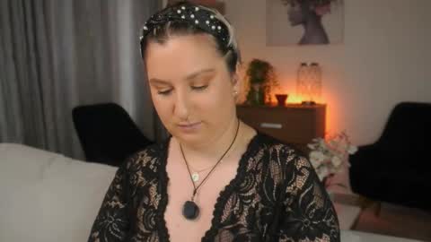 Snapshot of ximenna_cruz_ chatting on 02-21-26, 01:01 Xime Independent Artist online show from 02-21-26, 01:01