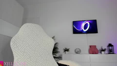 Snapshot of xjelly_piee chatting on 06-06-26, 02:00 Charisma online show from 06-06-26, 02:00
