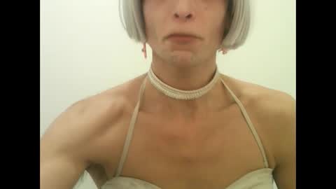 Snapshot of xlecram chatting on 12-17-25, 11:05 Wendy online show from 12-17-25, 11:05