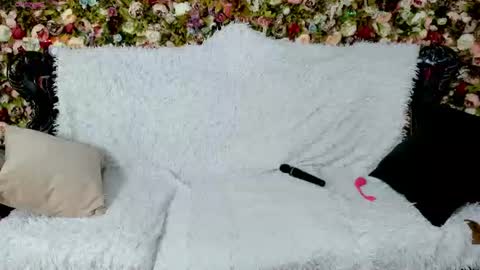 Linda online show from 06-17-26, 01:23