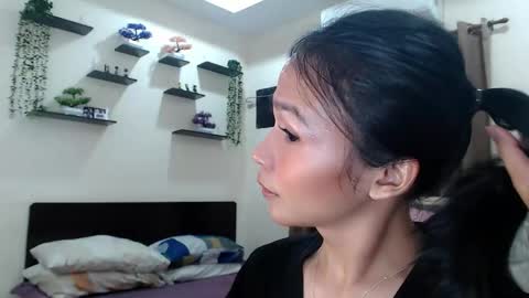 Snapshot of xlovely_destinyx chatting on 05-05-26, 06:49 Alice online show from 05-05-26, 06:49