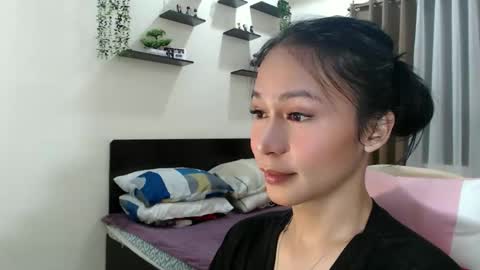 Snapshot of xlovely_destinyx chatting on 05-18-26, 05:52 Alice online show from 05-18-26, 05:52