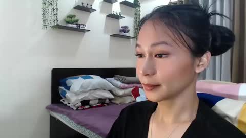 Snapshot of xlovely_destinyx chatting on 05-23-26, 08:18 Alice online show from 05-23-26, 08:18