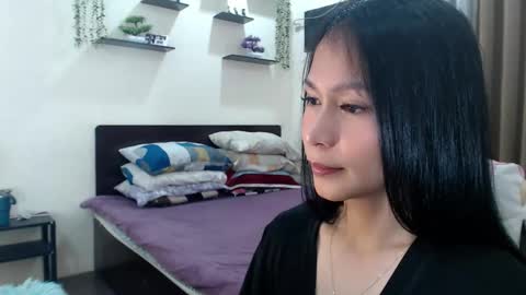 Snapshot of xlovely_destinyx chatting on 05-28-26, 05:32 Alice online show from 05-28-26, 05:32