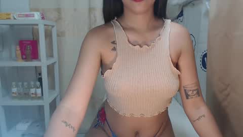 Snapshot of xmaxie_ chatting on 05-27-26, 12:35 Maxie online show from 05-27-26, 12:35