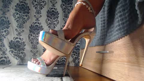 Snapshot of xmistressmonroex chatting on 10-14-25, 07:42 Monroe online show from 10-14-25, 07:42