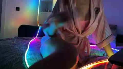 XMollyLoveX online show from 12-18-25, 06:47
