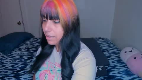 Snapshot of xocurvyrae chatting on 12-03-24, 09:11 Rae online show from 12-03-24, 09:11