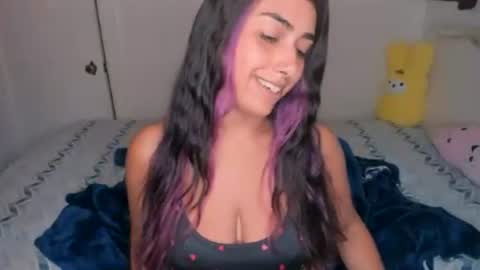Snapshot of xocurvyrae chatting on 06-12-26, 08:30 Rae online show from 06-12-26, 08:30