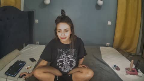 Snapshot of xsexycouples chatting on 01-19-25, 10:39 AnnaMaee online show from 01-19-25, 10:39