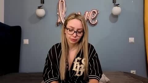 Snapshot of xsexycouples chatting on 03-02-25, 09:32 AnnaMaee online show from 03-02-25, 09:32