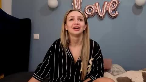 Snapshot of xsexycouples chatting on 03-03-25, 12:37 AnnaMaee online show from 03-03-25, 12:37