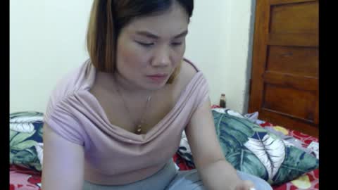 Snapshot of xsexyhotmomma69x chatting on 02-07-26, 02:32 merayel online show from 02-07-26, 02:32