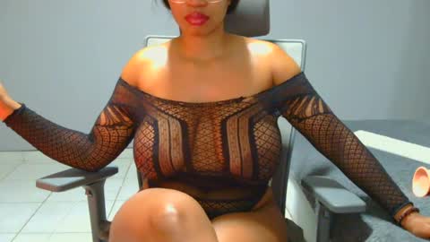 Snapshot of xspiketeex chatting on 06-25-26, 05:12 spykeXtee online show from 06-25-26, 05:12