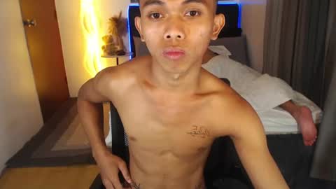 Snapshot of xtwinkhardfucker chatting on 07-17-26, 09:05 REY online show from 07-17-26, 09:05