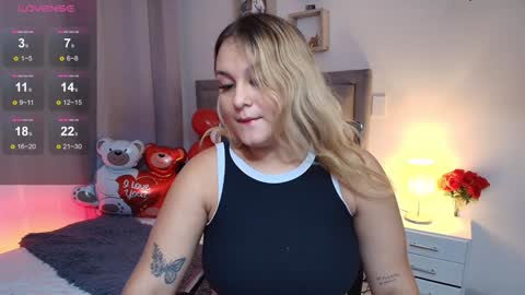 Snapshot of xvaleria_gomezx chatting on 02-05-25, 09:40 Valeria online show from 02-05-25, 09:40