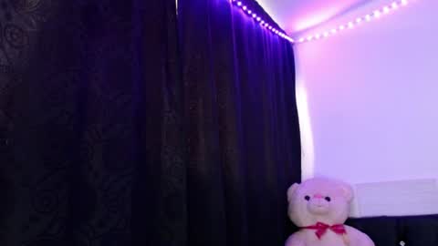 Snapshot of xx_johnson_xx chatting on 06-10-26, 11:53 VALE online show from 06-10-26, 11:53