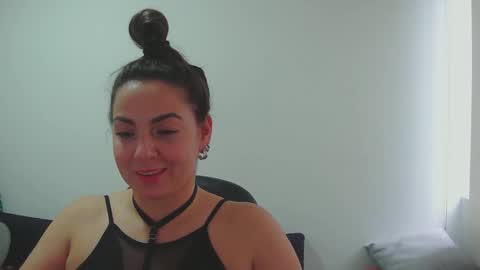 Snapshot of xxbeyotaxx chatting on 10-17-25, 09:39 beyota online show from 10-17-25, 09:39