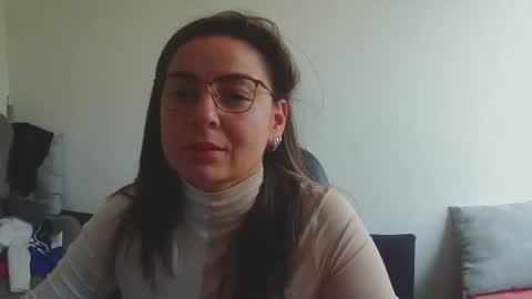 Snapshot of xxbeyotaxx chatting on 10-21-25, 08:42 beyota online show from 10-21-25, 08:42