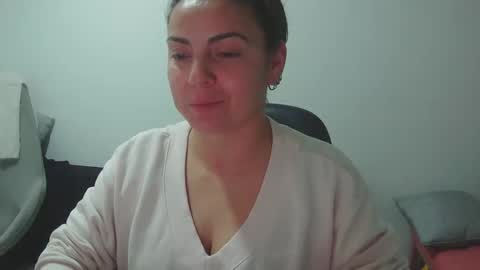 Snapshot of xxbeyotaxx chatting on 10-27-25, 10:58 beyota online show from 10-27-25, 10:58