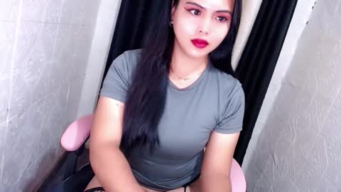Snapshot of xxhotsexydivinexx chatting on 10-12-25, 07:57 divine online show from 10-12-25, 07:57