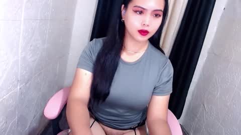 Snapshot of xxhotsexydivinexx chatting on 10-15-25, 11:27 divine online show from 10-15-25, 11:27