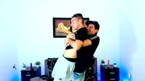 Snapshot of xxhoty0ung_boysxx chatting on 03-01-25, 06:32 David and Mike online show from 03-01-25, 06:32