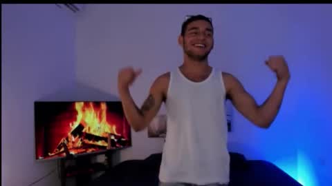 Snapshot of xxhoty0ung_boysxx chatting on 11-18-25, 08:02 David and Mike online show from 11-18-25, 08:02