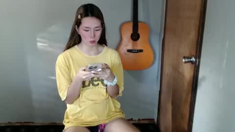 Snapshot of xxinnocentbellaxx chatting on 12-21-24, 10:30 Dyanna Zulla online show from 12-21-24, 10:30