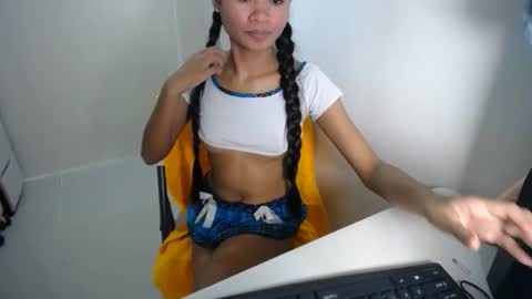 Snapshot of xxkayjeanxx chatting on 11-21-25, 06:56 Aya online show from 11-21-25, 06:56