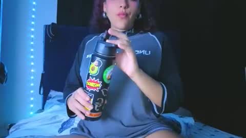 Snapshot of xxmaggieeexx chatting on 11-27-25, 08:38 mag online show from 11-27-25, 08:38