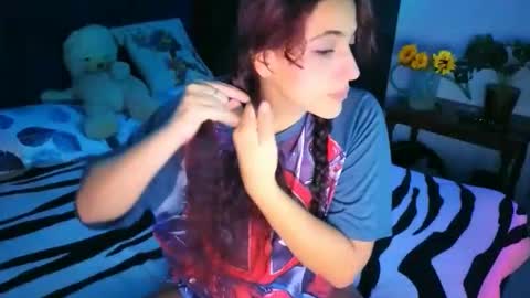 Snapshot of xxmaggieeexx chatting on 11-28-25, 03:31 mag online show from 11-28-25, 03:31