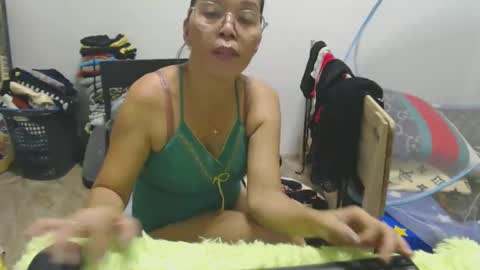 Snapshot of xxsexypinayxx chatting on 10-30-25, 07:21 xxsexypinayxx online show from 10-30-25, 07:21