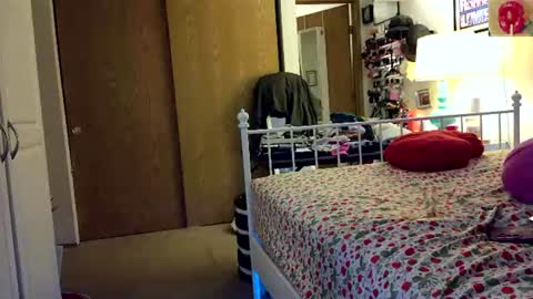 Strawberry Jane online show from 06-19-26, 04:50