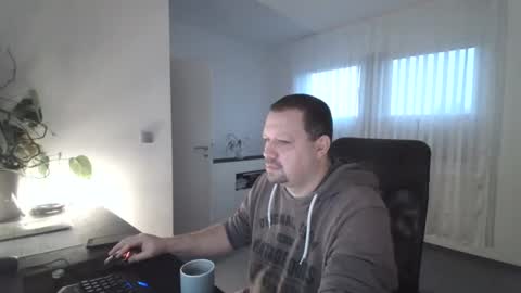 Eddi online show from 01-23-25, 07:32