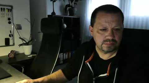 Eddi online show from 10-27-25, 06:28