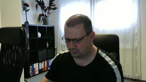 Eddi online show from 10-28-25, 07:34