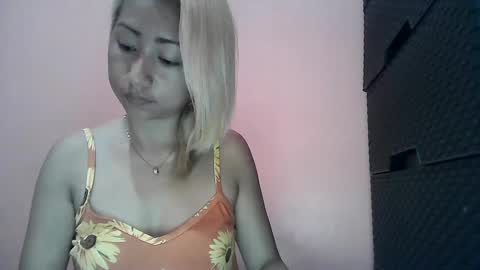 Snapshot of xxsugarpopxx chatting on 03-06-25, 05:22 xxsugarpopxx online show from 03-06-25, 05:22