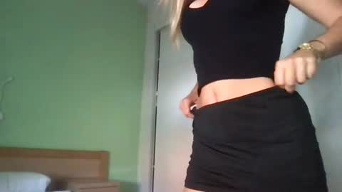 Snapshot of xxsweet_lunaxx chatting on 07-30-26, 03:44 Sweet Luna online show from 07-30-26, 03:44