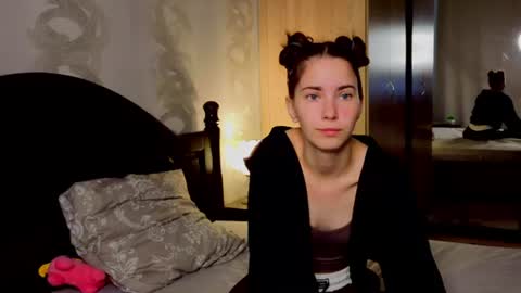 Snapshot of xxx_hotbae_xxx chatting on 07-31-26, 02:33 Eva online show from 07-31-26, 02:33
